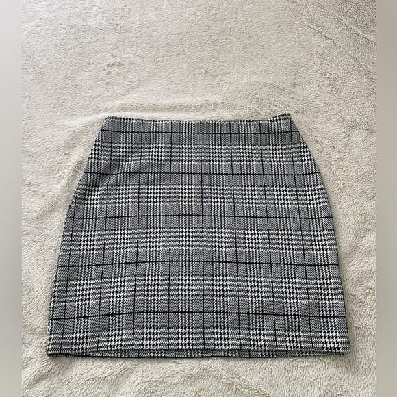 Mini plaid skirt! - Picture 3 of 4